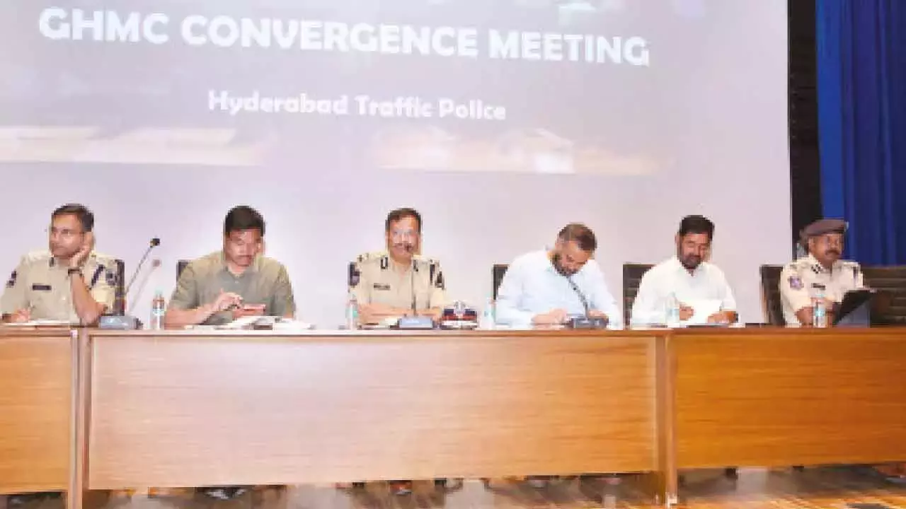 पुलिस और नागरिक विभागों को मिलकर काम करना चाहिए: CP Sajjanar पुलिस और नागरिक विभागों को मिलकर काम करना चाहिए: CP Sajjanar