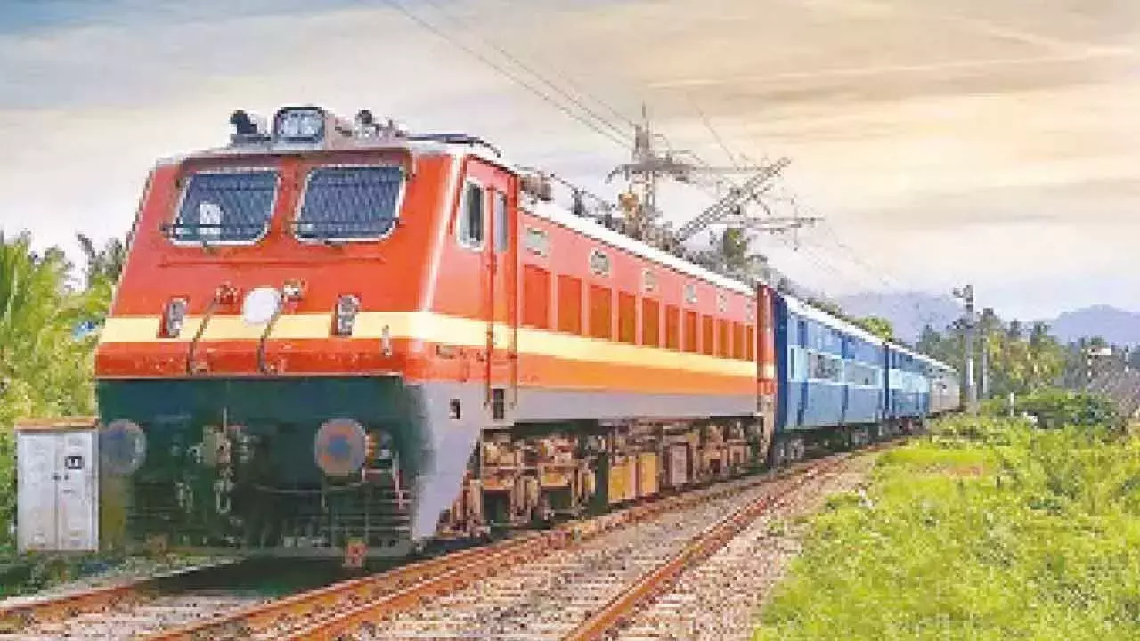 Train में आग लगने से यात्रियों की जान बाल-बाल बची