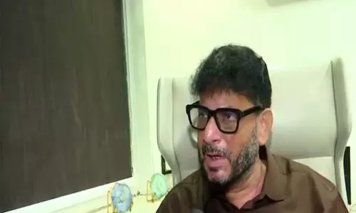 Waris Pathan ने हिजाब विवाद पर नीतीश कुमार पर हमला बोला Waris Pathan ने हिजाब विवाद पर नीतीश कुमार पर हमला बोला