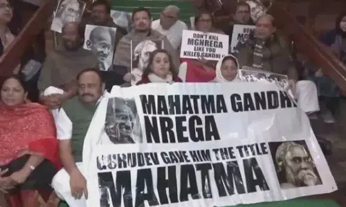 संसद में G Ram G Bill पास होने के खिलाफ विपक्ष ने रात भर विरोध प्रदर्शन किया