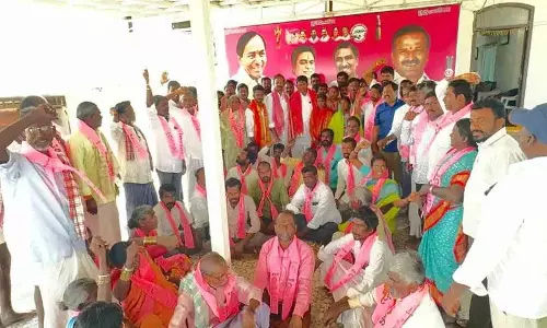 पूर्व विधायक की मौजूदगी में कांग्रेस वार्ड सदस्य BRS में शामिल हुए पूर्व विधायक की मौजूदगी में कांग्रेस वार्ड सदस्य BRS में शामिल हुए