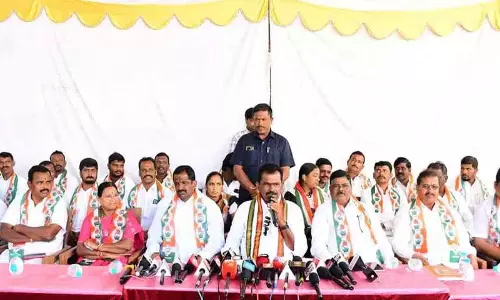 विधायक ने वरिष्ठ कांग्रेस नेता Chinna Reddy पर सनसनीखेज टिप्पणी की विधायक ने वरिष्ठ कांग्रेस नेता Chinna Reddy पर सनसनीखेज टिप्पणी की