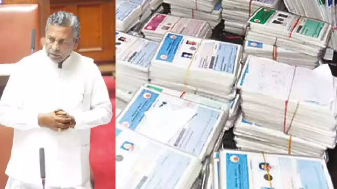 Karnataka: अनियमितताओं के बीच खाद्य मंत्री BPL आय सीमा में संशोधन पर विचार कर रहे हैं
