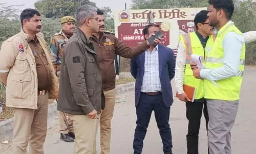 Lucknow: वाहन खड़े करने वालों के खिलाफ हाईवे पर होगी कार्रवाई Lucknow: वाहन खड़े करने वालों के खिलाफ हाईवे पर होगी कार्रवाई