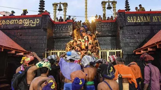 Kerala: सबरीमाला सोना चोरी केस में बड़ी कामयाबी, दो और आरोपी गिरफ्तार Kerala: सबरीमाला सोना चोरी केस में बड़ी कामयाबी, दो और आरोपी गिरफ्तार