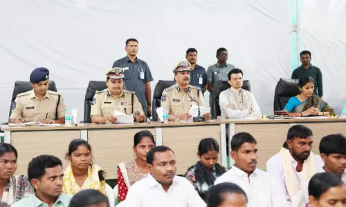 Telangana में 41 माओवादियों ने किया आत्मसमर्पण, छत्तीसगढ़ से 39 शामिल Telangana में 41 माओवादियों ने किया आत्मसमर्पण, छत्तीसगढ़ से 39 शामिल