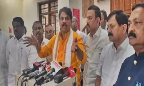 बेलगावी सेशन पर विवाद, BJP का हमला: नॉर्थ कर्नाटक को नहीं मिला कोई लाभ बेलगावी सेशन पर विवाद, BJP का हमला: नॉर्थ कर्नाटक को नहीं मिला कोई लाभ