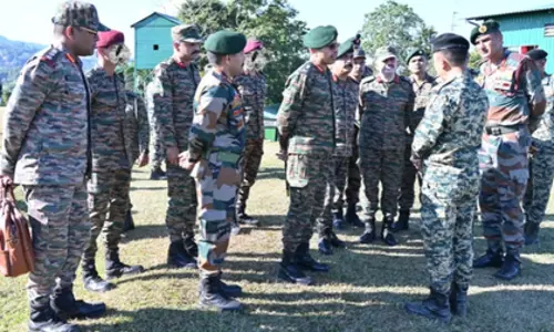 पूर्वी सेना कमांडर ने मिजोरम और त्रिपुरा सीमा पर सुरक्षा का जायजा लिया