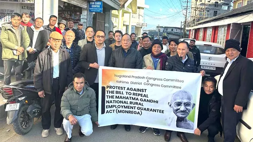 Nagaland प्रदेश कांग्रेस कमेटी ने मनरेगा को खत्म करने वाले बिल के खिलाफ विरोध प्रदर्शन Nagaland प्रदेश कांग्रेस कमेटी ने मनरेगा को खत्म करने वाले बिल के खिलाफ विरोध प्रदर्शन