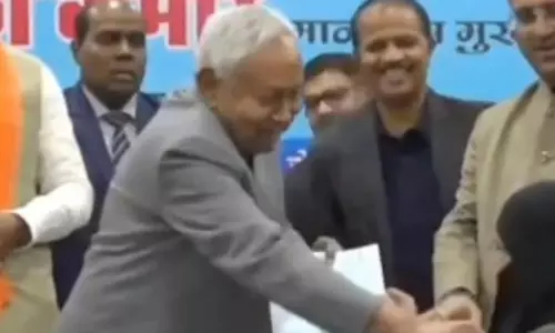 Bihar हिजाब विवाद: डॉ. नुसरत परवीन कल ड्यूटी ज्वाइन करेंगी Bihar हिजाब विवाद: डॉ. नुसरत परवीन कल ड्यूटी ज्वाइन करेंगी