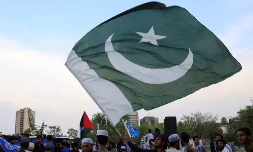 संदिग्ध अवैध यात्रा के आरोप में Pakistani नागरिकों को निर्वासित किया गया या रोका गया