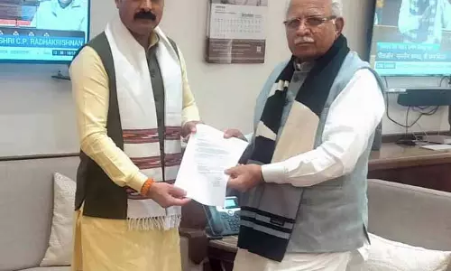 Pawan Khajuria ने केंद्रीय मंत्री खट्टर से मुलाकात की, ज्ञापन सौंपा Pawan Khajuria ने केंद्रीय मंत्री खट्टर से मुलाकात की, ज्ञापन सौंपा