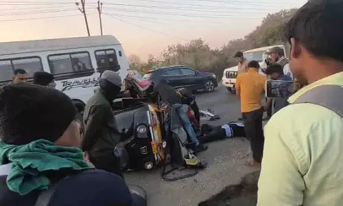 महाळुंगे MIDC के पास टेम्पो-ऑटो टक्कर, दो की मौत महाळुंगे MIDC के पास टेम्पो-ऑटो टक्कर, दो की मौत
