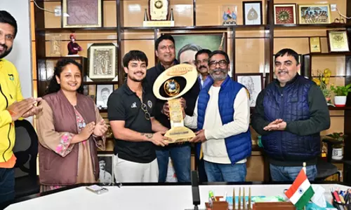 सीएम हेमंत सोरेन ने सैयद मुश्ताक अली ट्रॉफी विजेता झारखंड क्रिकेट टीम से की मुलाकात सीएम हेमंत सोरेन ने सैयद मुश्ताक अली ट्रॉफी विजेता झारखंड क्रिकेट टीम से की मुलाकात