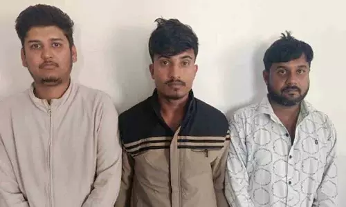 होटल में महिला को गलत कमरे में भेज दिया गया.. तीन लोगों ने Gang rape किया
