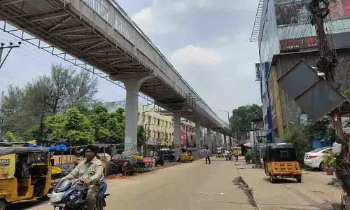 Hyderabad: मेहदीपटनम में स्काईवॉक निर्माण, ट्रैफिक डायवर्जन Hyderabad: मेहदीपटनम में स्काईवॉक निर्माण, ट्रैफिक डायवर्जन
