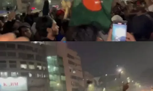 प्रदर्शनकारियों ने दो अखबारों में लगाई आग , प्रधानमंत्री हसीना के खिलाफ विरोध तेज प्रदर्शनकारियों ने दो अखबारों में लगाई आग , प्रधानमंत्री हसीना के खिलाफ विरोध तेज