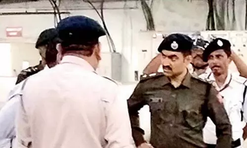 सड़क पर पार्किंग और पहियों को लॉक करने पर दुर्गापुर Commissionerate द्वारा कड़ी कार्रवाई