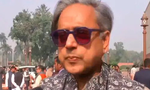 Tharoor ने बांग्लादेश में विरोध प्रदर्शन पर सुरक्षा सुनिश्चित करने का किया आग्रह
