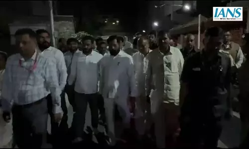 कोपरगांव में रैली के बाद उपमुख्यमंत्री एकनाथ शिंदे ने शिरडी साईं बाबा मंदिर में किए दर्शन कोपरगांव में रैली के बाद उपमुख्यमंत्री एकनाथ शिंदे ने शिरडी साईं बाबा मंदिर में किए दर्शन