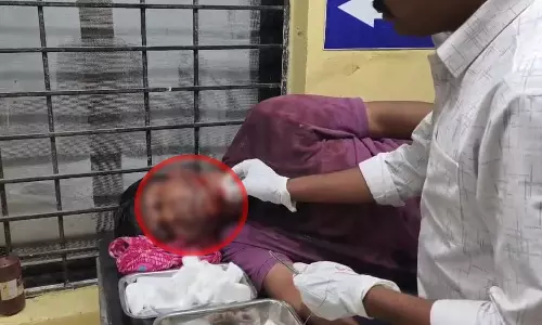 DSP पर जानलेवा हमला: डॉक्टर की पत्नी और परिचित युवक ने चाकू से किया वार DSP पर जानलेवा हमला: डॉक्टर की पत्नी और परिचित युवक ने चाकू से किया वार