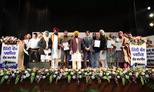 पंजाब: मुख्यमंत्री भगवंत मान ने बेरोजगार युवाओं को 505 मिनी-बस परमिट सौंपे पंजाब: मुख्यमंत्री भगवंत मान ने बेरोजगार युवाओं को 505 मिनी-बस परमिट सौंपे