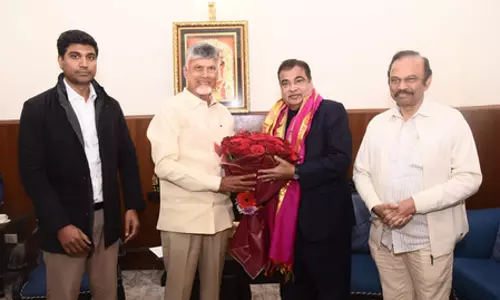 नेशनल हाईवे प्रोजेक्ट की दिल्ली में समीक्षा, गडकरी ने दिए समय पर काम पूरा करने के निर्देश