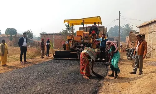 PMGSY सड़कों में प्लास्टिक का प्रयोग, पर्यावरण संरक्षण और टिकाऊ विकास की नई दिशा PMGSY सड़कों में प्लास्टिक का प्रयोग, पर्यावरण संरक्षण और टिकाऊ विकास की नई दिशा