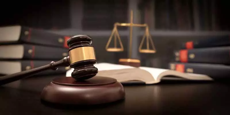 HC ने गुरु ग्रंथ साहिब के स्वरूपों के अनाधिकृत वितरण पर नौकरी से निकालने के फैसले को बरकरार रखा HC ने गुरु ग्रंथ साहिब के स्वरूपों के अनाधिकृत वितरण पर नौकरी से निकालने के फैसले को बरकरार रखा