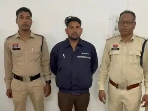 28 लाख के धान की हेराफेरी, कम्प्यूटर ऑपरेटर गिरफ्तार 28 लाख के धान की हेराफेरी, कम्प्यूटर ऑपरेटर गिरफ्तार