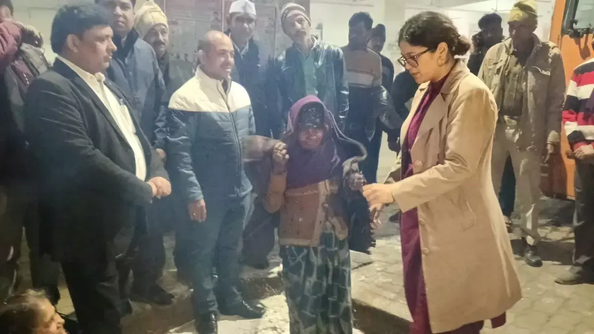 Mahoba: महोबा रैन बसेरा की स्थिति का जिलाधिकारी ने लिया हाल Mahoba: महोबा रैन बसेरा की स्थिति का जिलाधिकारी ने लिया हाल