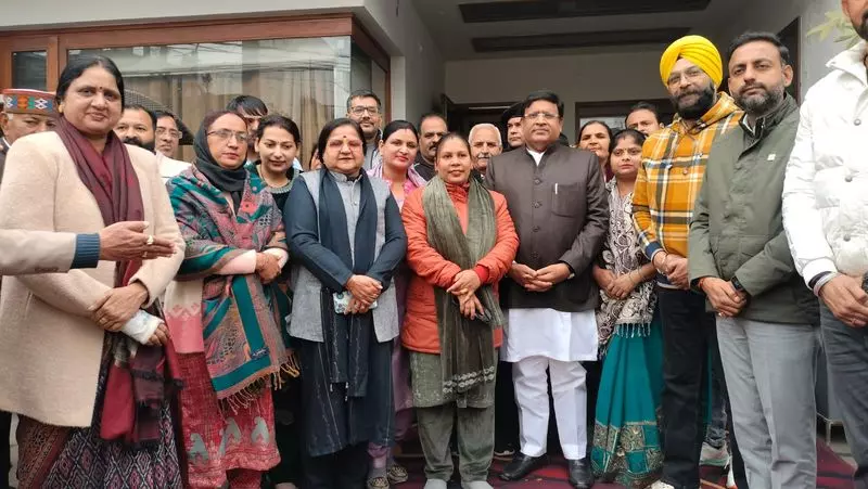 Haryana : मेयर ने नगर निकाय मंत्री से कहा, 1996 में बनी 74 कॉलोनियों को रेगुलर किया Haryana : मेयर ने नगर निकाय मंत्री से कहा, 1996 में बनी 74 कॉलोनियों को रेगुलर किया