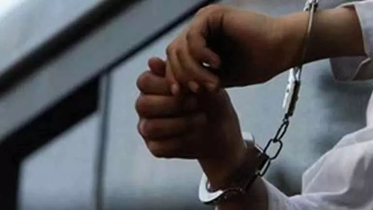 Chennai: जाली कागजात से भारतीय पासपोर्ट बनवाने के आरोप में 2 विदेशियों गिरफ्तार Chennai: जाली कागजात से भारतीय पासपोर्ट बनवाने के आरोप में 2 विदेशियों गिरफ्तार