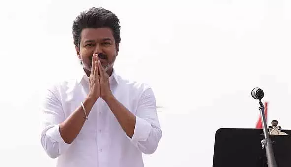 थेया बनाम थूया युद्ध, विजय ने DMK के द्रमुक विरोधी नारे को अपनाया थेया बनाम थूया युद्ध, विजय ने DMK के द्रमुक विरोधी नारे को अपनाया