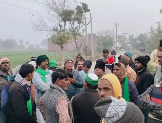 Farrukhabad: किसानों की समस्याओं के लिए भाकियू ने ज्ञापन दिया Farrukhabad: किसानों की समस्याओं के लिए भाकियू ने ज्ञापन दिया