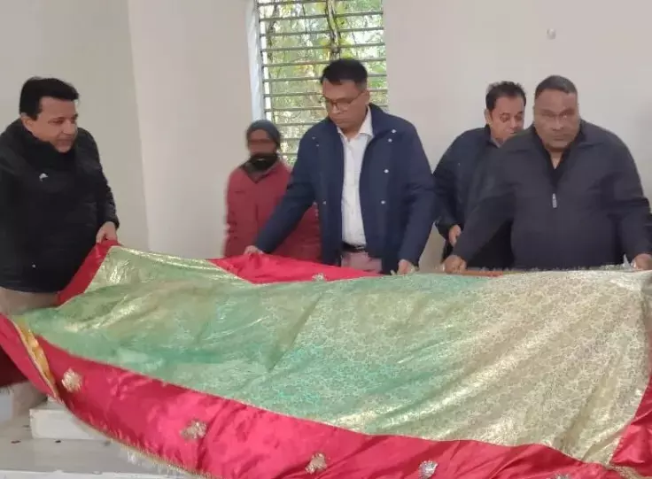 Shahjahanpur: काकोरी क्रांतिकारी को जिलाधिकारी ने अर्पित किया श्रद्धासुमन Shahjahanpur: काकोरी क्रांतिकारी को जिलाधिकारी ने अर्पित किया श्रद्धासुमन
