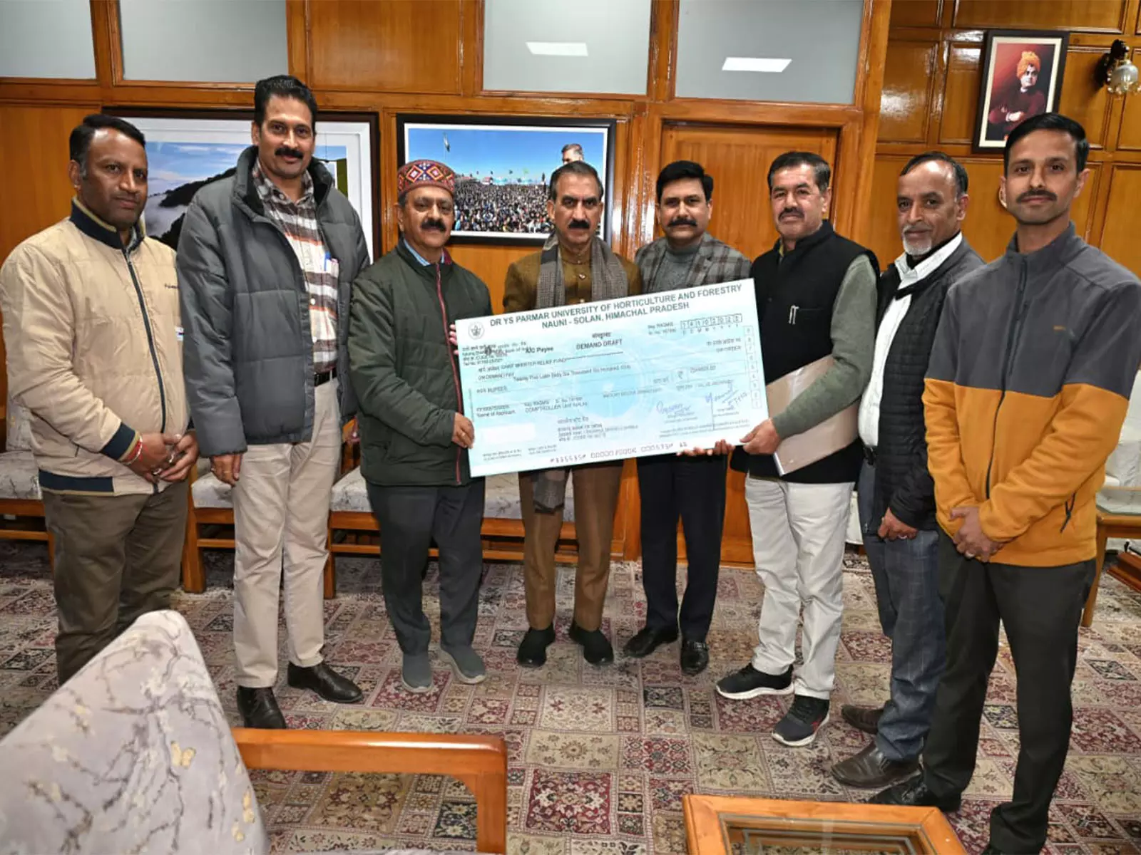 नौनी बागवानी विश्वविद्यालय के एक कर्मचारी ने मुख्यमंत्री राहत कोष में एक दिन का वेतन दान किया नौनी बागवानी विश्वविद्यालय के एक कर्मचारी ने मुख्यमंत्री राहत कोष में एक दिन का वेतन दान किया