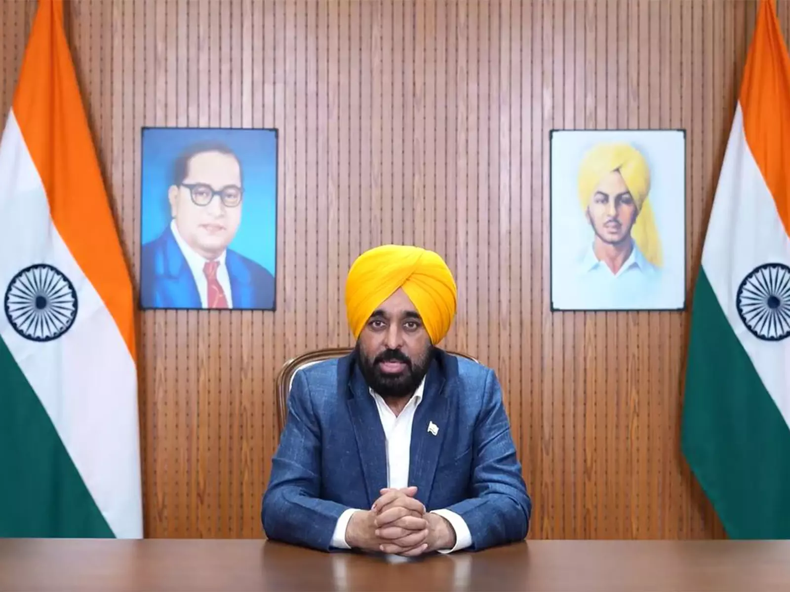 CM भगवंत मान ने काकोरी रेल आंदोलन के क्रांतिकारी नायकों को श्रद्धांजलि अर्पित की CM भगवंत मान ने काकोरी रेल आंदोलन के क्रांतिकारी नायकों को श्रद्धांजलि अर्पित की