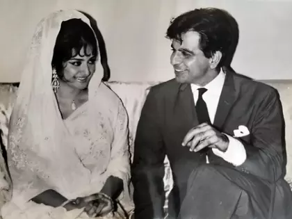 Dilip Kumar ने मुगल-ए-आजम के सेट पर सायरा बानो को मधुबाला से मिलवाया Dilip Kumar ने मुगल-ए-आजम के सेट पर सायरा बानो को मधुबाला से मिलवाया