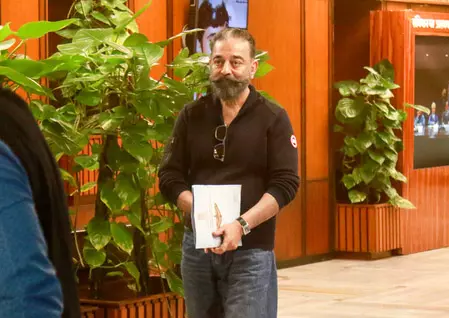 उपभोक्ताओं के हितों को ध्यान में रखकर ईंधन में होना चाहिए बदलाव: कमल हासन उपभोक्ताओं के हितों को ध्यान में रखकर ईंधन में होना चाहिए बदलाव: कमल हासन