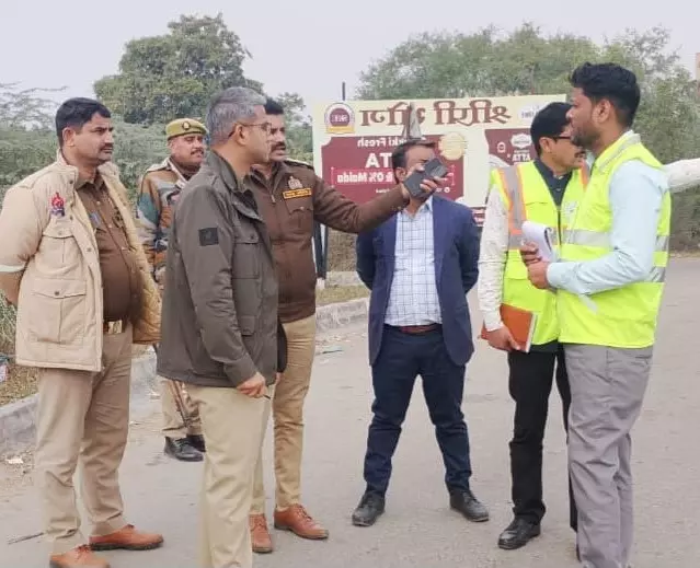 Lucknow: वाहन खड़े करने वालों के खिलाफ हाईवे पर होगी कार्रवाई Lucknow: वाहन खड़े करने वालों के खिलाफ हाईवे पर होगी कार्रवाई