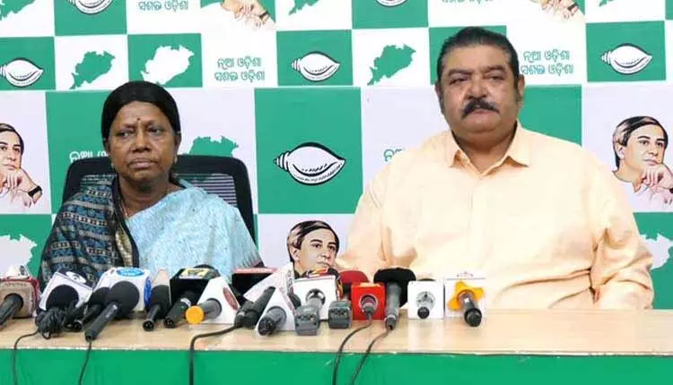 जनता के गुस्से के बीच BJD ने विधायक सैलरी बढ़ाने के फैसले पर रिव्यू की मांग की जनता के गुस्से के बीच BJD ने विधायक सैलरी बढ़ाने के फैसले पर रिव्यू की मांग की