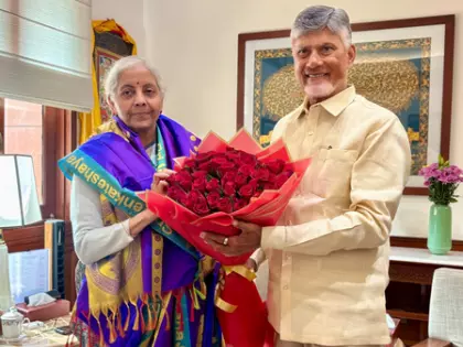 आंध्र प्रदेश के CM नायडू ने वित्त मंत्री सीतारमण से मुलाकात की आंध्र प्रदेश के CM नायडू ने वित्त मंत्री सीतारमण से मुलाकात की