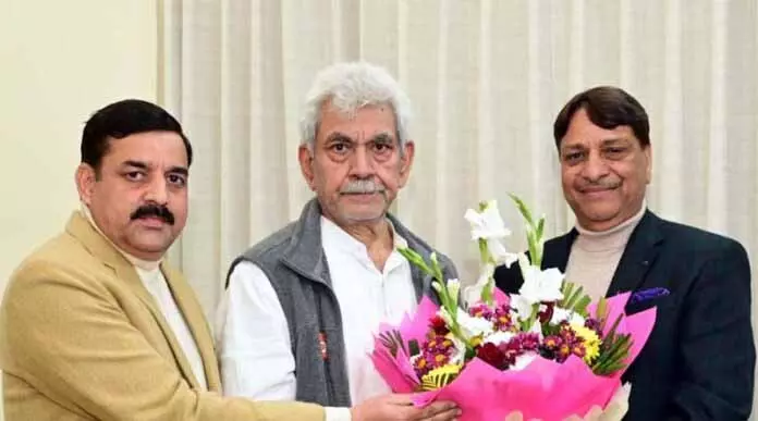 JAMMU: विधायक एसएमवीडी ने एलजी से मुलाकात की JAMMU: विधायक एसएमवीडी ने एलजी से मुलाकात की