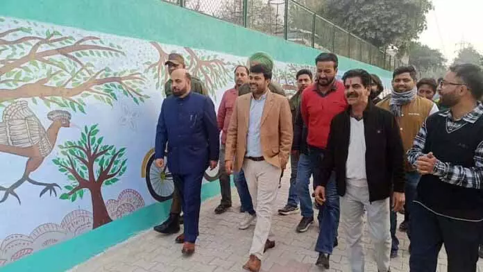 JMC कमिश्नर ने चन्नी हिम्मत में ग्रीन स्ट्रिप, नहर के रास्ते का निरीक्षण किया JMC कमिश्नर ने चन्नी हिम्मत में ग्रीन स्ट्रिप, नहर के रास्ते का निरीक्षण किया