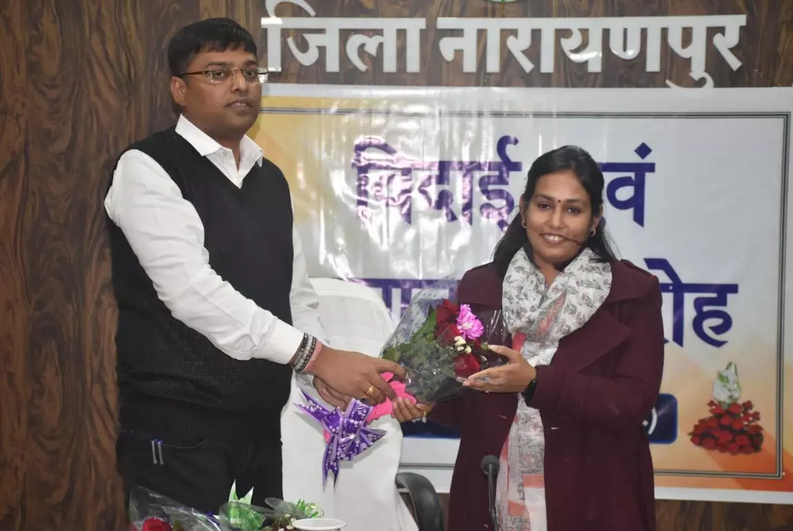 कलेक्टर प्रतिष्ठा ममगाई को दी गई भावभीनी विदाई कलेक्टर प्रतिष्ठा ममगाई को दी गई भावभीनी विदाई