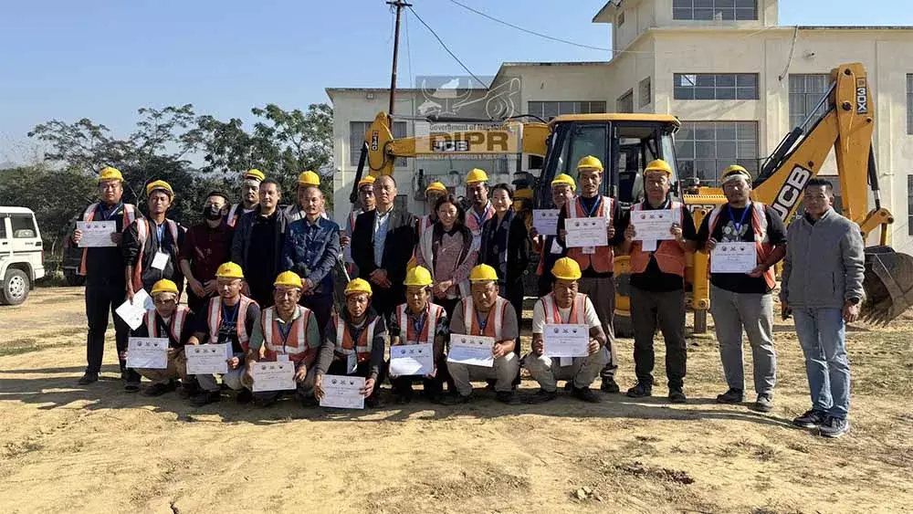 Nagaland : हेवी व्हीकल ऑपरेशन और मशीनरी में सर्टिफिकेशन प्रोग्राम आयोजित किया Nagaland : हेवी व्हीकल ऑपरेशन और मशीनरी में सर्टिफिकेशन प्रोग्राम आयोजित किया