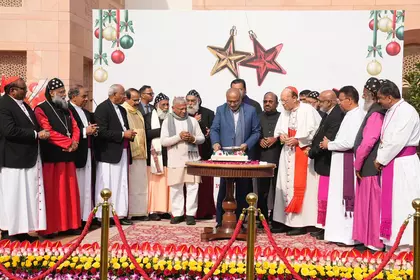 VP राधाकृष्णन ने मनाया क्रिसमस, कल से राज्य दौरे पर होंगे VP राधाकृष्णन ने मनाया क्रिसमस, कल से राज्य दौरे पर होंगे