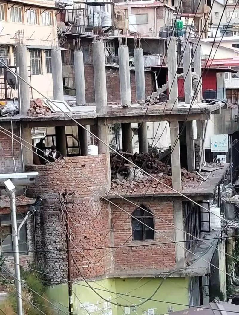 संजौली मस्जिद, HC के निर्देश से तोड़फोड़ का काम फिर से शुरू हुआ संजौली मस्जिद, HC के निर्देश से तोड़फोड़ का काम फिर से शुरू हुआ