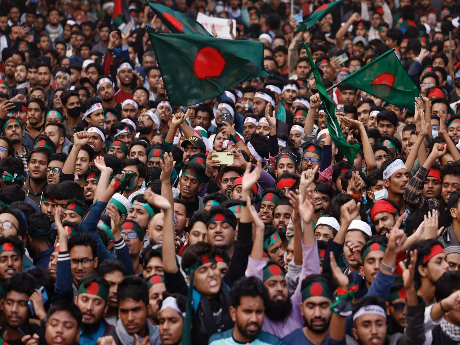 Bangladesh में राजनीतिक बदलाव से अल्पसंख्यकों और स्थिरता पर चिंता Bangladesh में राजनीतिक बदलाव से अल्पसंख्यकों और स्थिरता पर चिंता